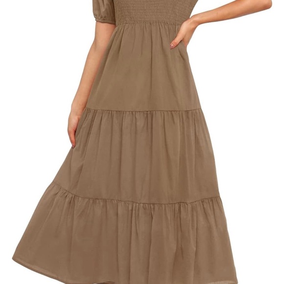 Women's Boho Crew Neck Short Puff Sleeve Smocked Tiered Midi Dress Size Medium - Picture 1 of 13